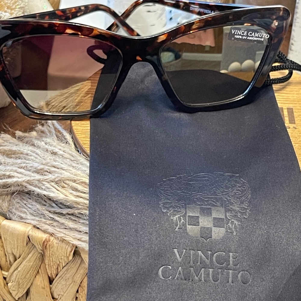 VINCE CAMUTO Cat-Eye Sunglasses in Faux Tortoiseshell VC899 - Picture 9 of 12